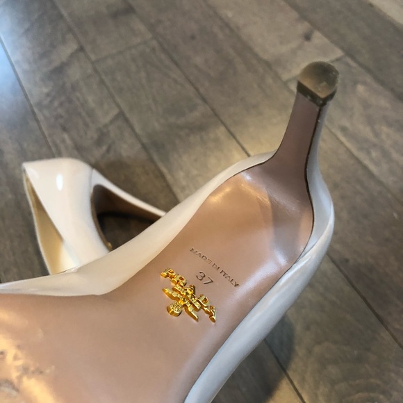 ⭐️PRADA Nude patent leather pointed toe platform⭐️ - Picture 6 of 6